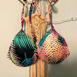 Bikini top VS and bottom Vs